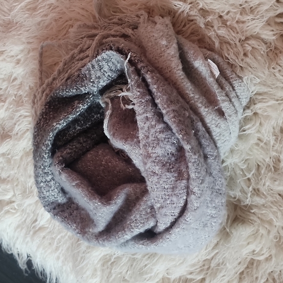 Anthropologie Mer Sea Chunky Knit Gradient Ombre Gray Blanket Scarf Shawl - Picture 6 of 9